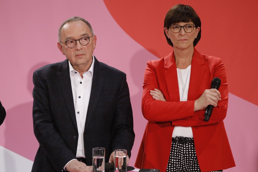 Norbert Walter-Borjans / Saskia Esken , Deutschland, Berlin, Willy-Brandt-Haus, SPD, Die Entscheidung Die Teams treffen aufeinander, 12.11.2019 *** Norbert Walter Borjans Saskia Esken , Germany, Berli ...