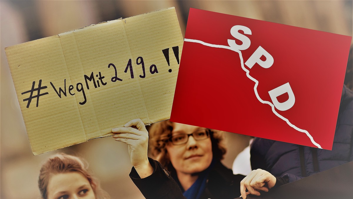 219-Abtreibungsgesetz Demo DEU, Deutschland, Germany, Berlin, 22.02.2018 Frauen mit Plakat wegmit219a auf einer Kundgebung von verschiedenen Frauenorganisationen und Abgeordnete zur Gesetzesinitiative ...