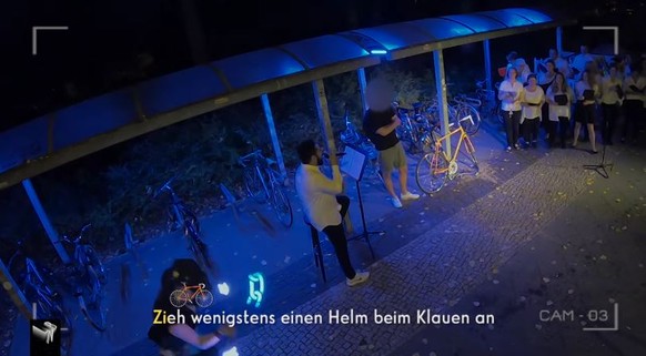 Ein schöner Abend – wenn man vergisst, dass der junge Mann ein Rad klauen wollte.