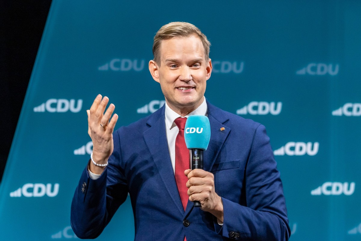 CDU Wahlkampf Tour mit Friedrich Merz in Bonn - 04.02.2025 Rede von Virologe und Wahlkreiskandidat Bonn Hendrik STREECK CDU - Wahlkampftermin zur Bundestagswahl am 23.02.2025 mit dem Spitzenkandidaten ...