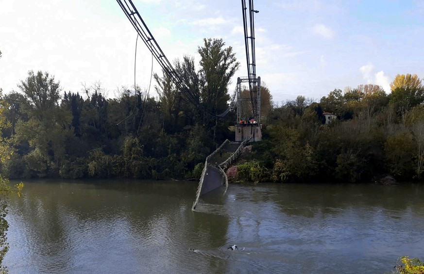 Die eingestürzte Brücke nahe Toulouse.