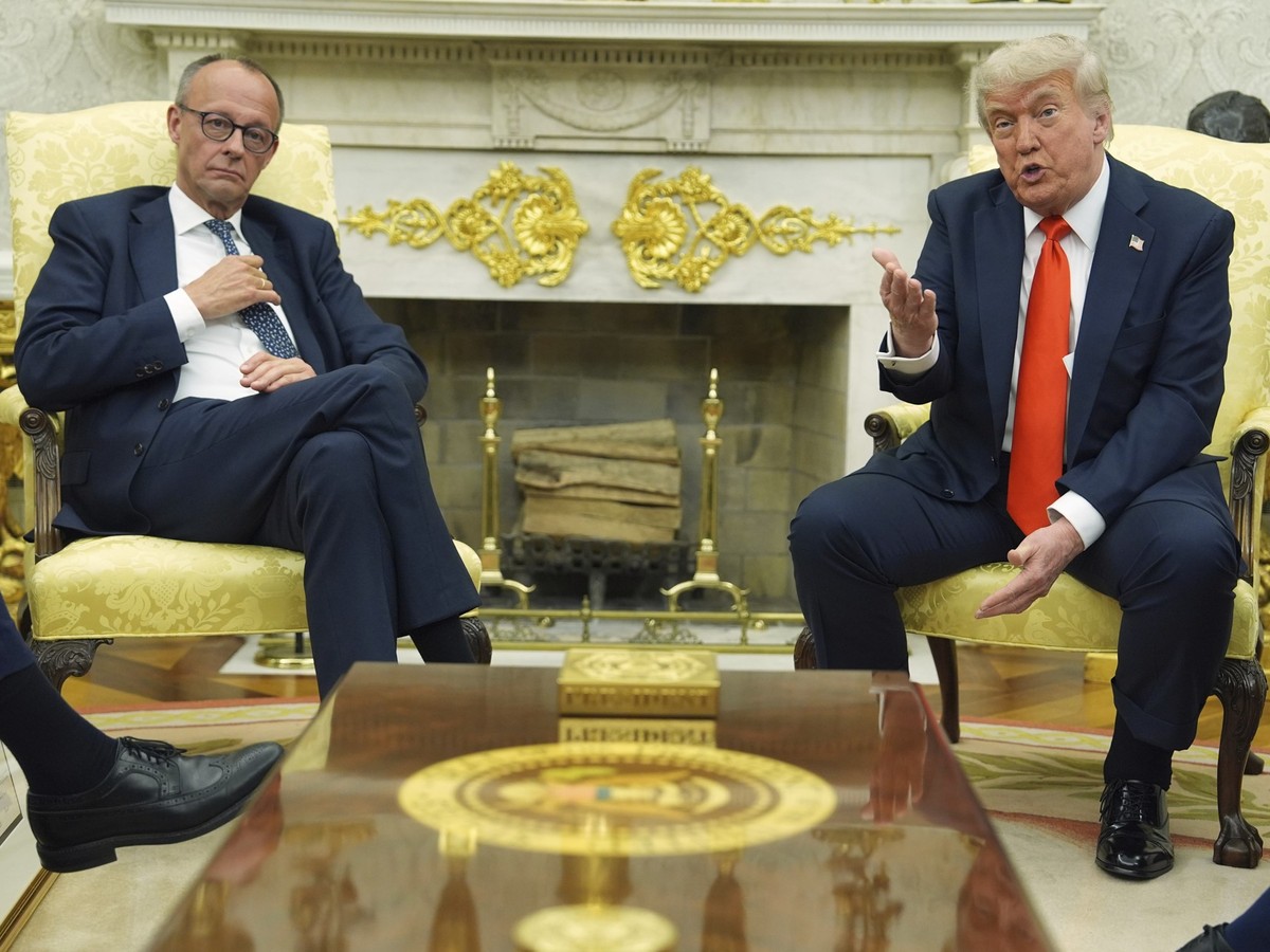 President Donald Trump, right, meets Germany&#039;s Chancellor Friedrich Merz in the Oval Office of the White House, Thursday, June 5, 2025, in Washington. (AP Photo/Evan Vucci)