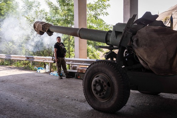 August 19, 2022, Mykolaiv Oblast, Ukraine: A Ukrainian soldier of the artillery battalion seen waiting for further orders next to a 152mm artillery close to the frontline at an undisclosed position in ...