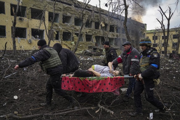Ukrainian emergency employees and police officers evacuate injured pregnant woman Iryna Kalinina, 32, from a maternity hospital that was damaged by a Russian airstrike in Mariupol, Ukraine, March 9, 2 ...