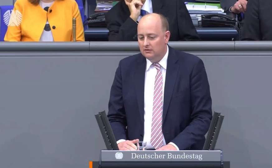 Der CDU-Abgeordnete Matthias Hauer begann während einer Rede plötzlich zu zittern.