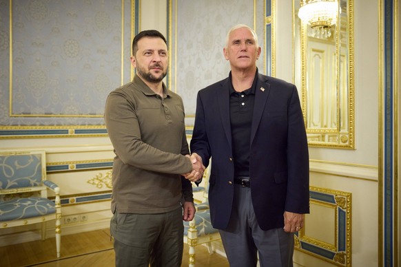 News Bilder des Tages President of Ukraine Volodymyr Zelenskyy meets with former Vice President of the United States, Mike Pence, in Kyiv, on Thursday, June 29, 2023. Pence told Zelensky that the Unit ...