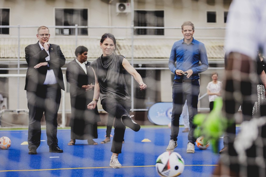 Annalena Baerbock Buendnis 90/Die Gruenen, Bundesaussenministerin, aufgenommen im Rahmen eines Besuches des Fuâöüballverbands Fidschis in Suva, 07.05.2024. Baerbock reist fuer politische Gespraeche n ...