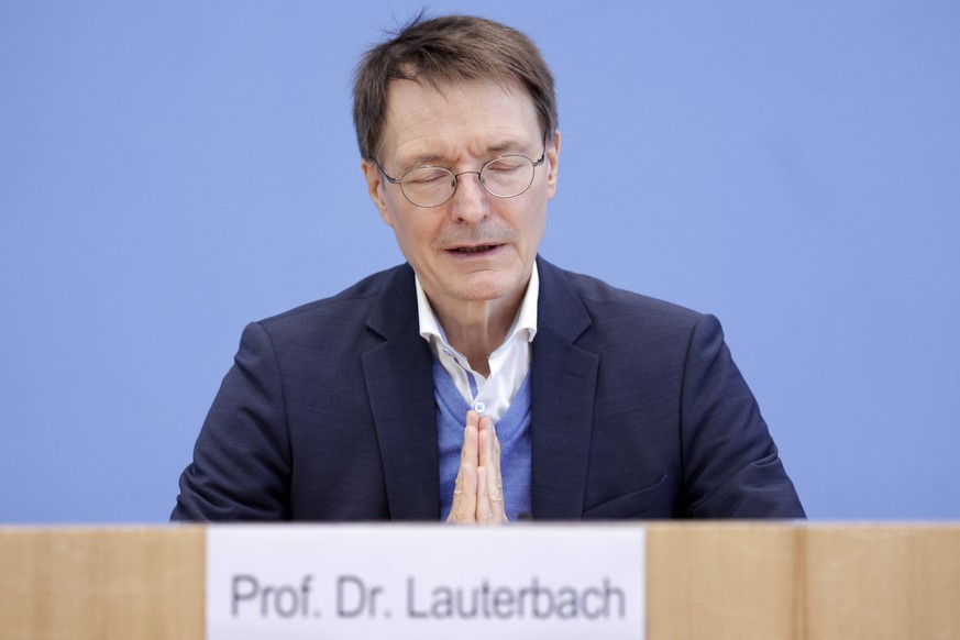 Prof. Karl Lauterbach, Bundesminister fuer Gesundheit, SPD, Pressekonferenz zu - Aktuelle Corona-Lage, in der Bundespressekonferenz, DEU, Berlin, 08.04.2022 *** Prof Karl Lauterbach, Federal Minister  ...