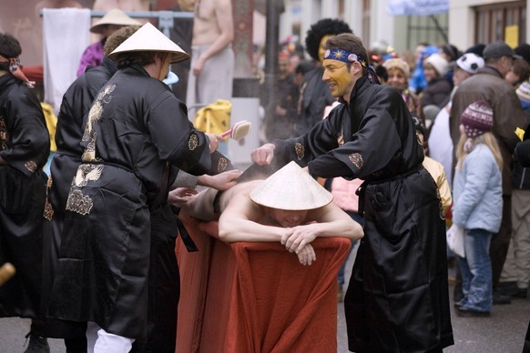 Szene aus dem Karnevalsumzug der Stadt Dietfurt aus dem Jahr 2006.