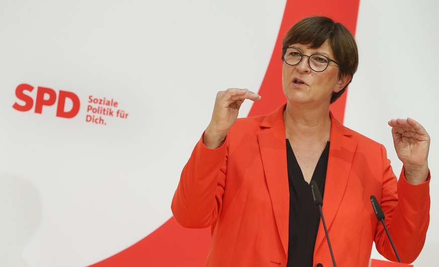 05.09.2022, Berlin: Saskia Esken, SPD-Vorsitzende, beantworet im Willy-Brandt-Haus, w