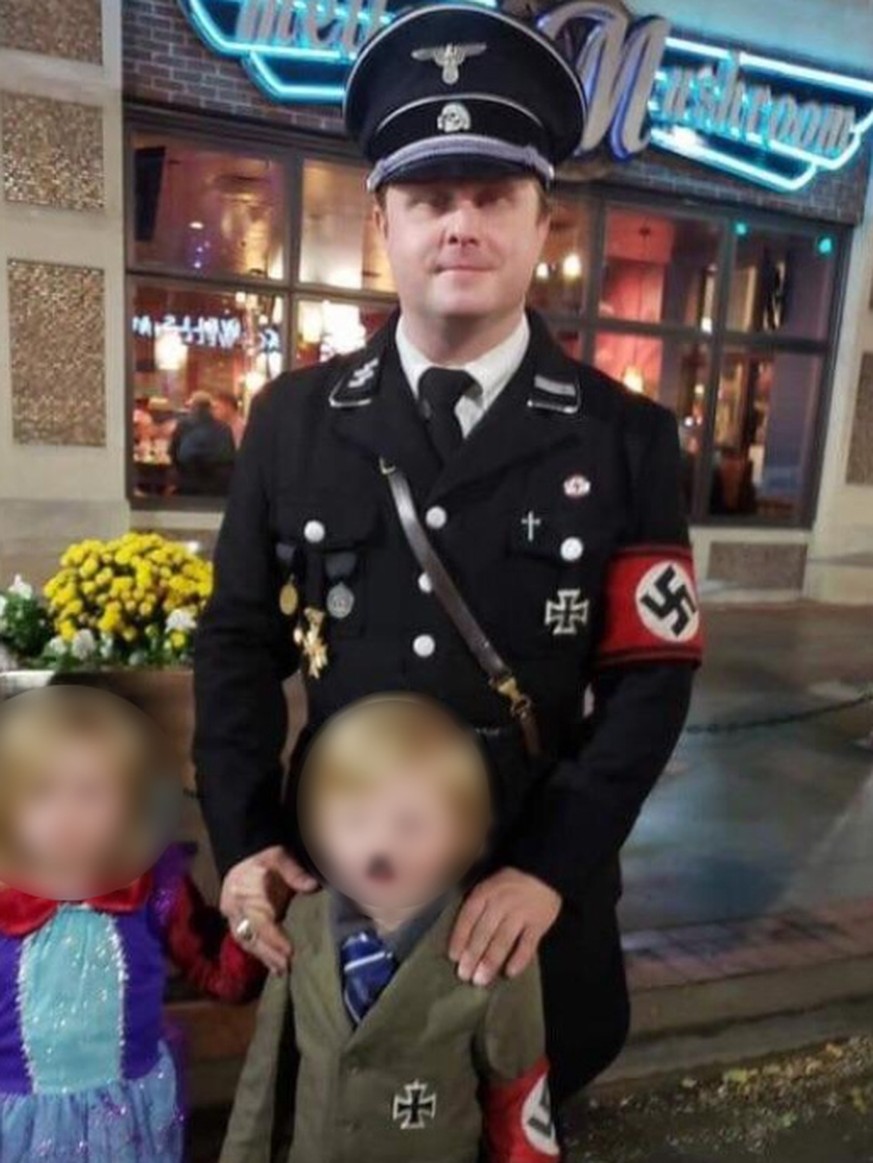 Bryan G. verkleidete seinen Sohn zu Halloween als Adolf Hitler.