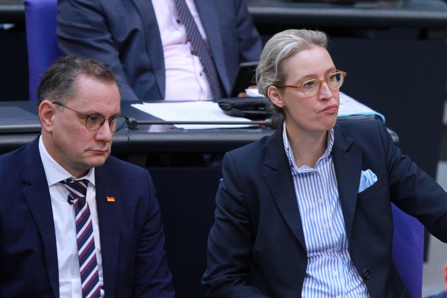 Berlin, Deutschland, 01.02.2024: Deutscher Bundestag: Haushaltswoche, 151. Sitzung: Tino Chrupalla und Alice Weidel, beide AfD *** Berlin, Germany, 01 02 2024 German Bundestag Budget week, 151st sessi ...