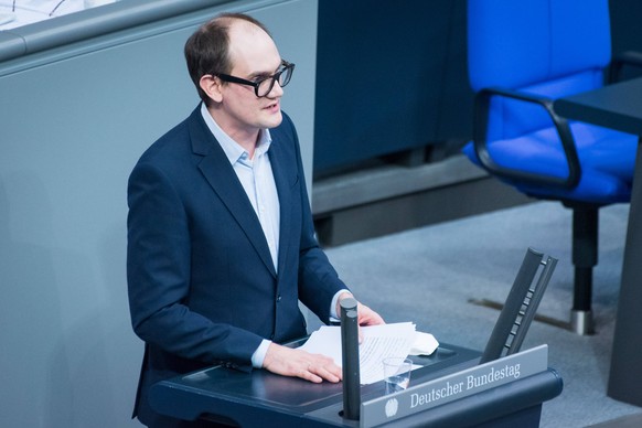 Berlin, Plenarsitzung im Bundestag Janosch Dahmen B�ndnis 90/Die Gr�nen w�hrend der Sitzung des deutschen Bundestags am 28.01.2021. Berlin Bundestag Berlin Deutschland *** Berlin, plenary session in t ...