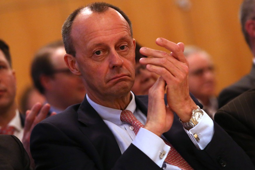 News Themen der Woche KW07 News Bilder des Tages Friedrich Merz CDU klatscht Beifall, mit haengenden Mundwinkeln CDA Preisverleihung Roswith Oerter Preis an Heinrich Weiss Inhaber SMS Group am 10.02.2 ...