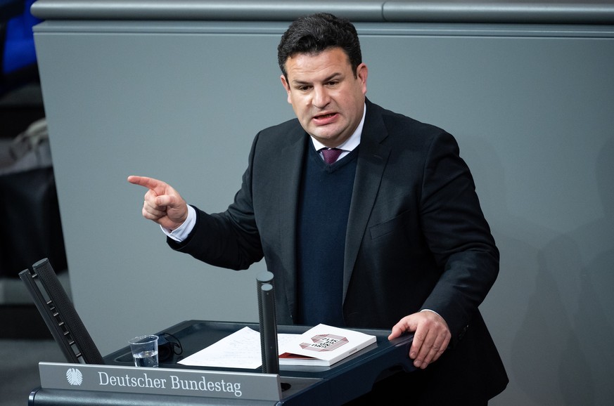 ARCHIV - 16.12.2020, Berlin: Hubertus Heil (SPD), Bundesminister f