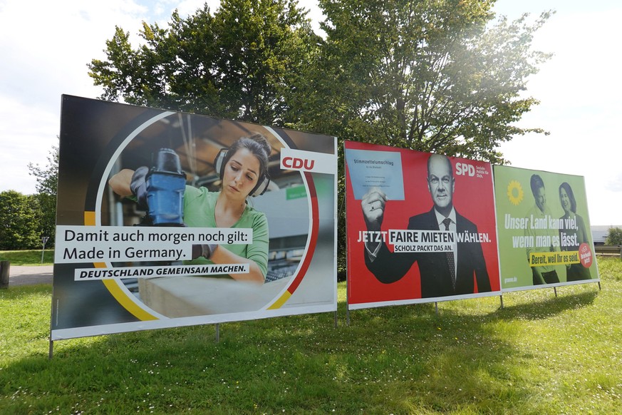 KÃLN 15.08.2021, Wahlkampf, Wahlkampfplakat, Bundestagwahl, CDU, SPD , Die GrÃ_ne, Wahlplakate Fotocopyright Gladys Chai von der Laage