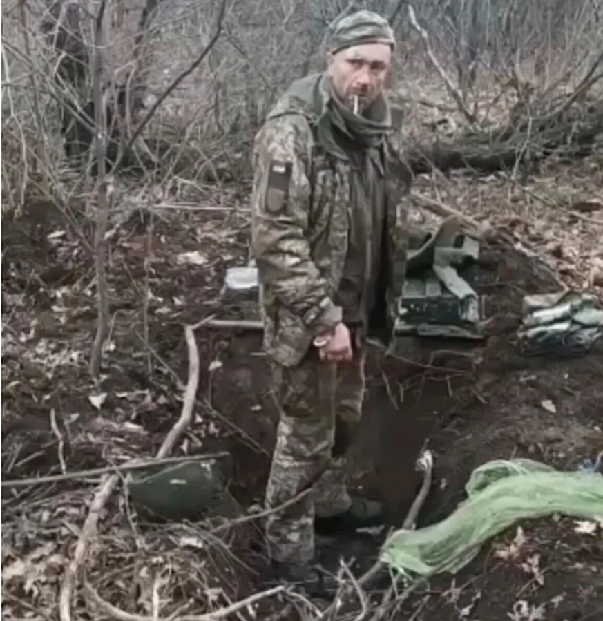 Ein Video zeigt die letzten Sekunden des ukrainischen Soldaten, bevor er hingerichtet wird.