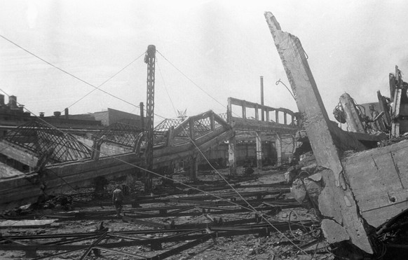 WWII PLANT RUINS 2643 01.09.1943 A plant after bombardment. / Sputnik Kharkiv Ukrainian SSR USSR PUBLICATIONxINxGERxSUIxAUTxONLY Copyright: xxx