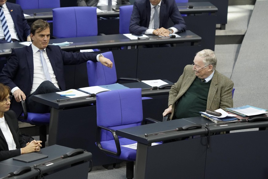 Deutscher Bundestag, 193. Sitzung Plenum und Debatte Aktuell, 20.11.2020, Berlin, Dr. Bernd Baumann im engen Gespraech und Dialog mit Alexander Gauland im Vorfeld der Aktuellen Stunde zur Bedraengung  ...