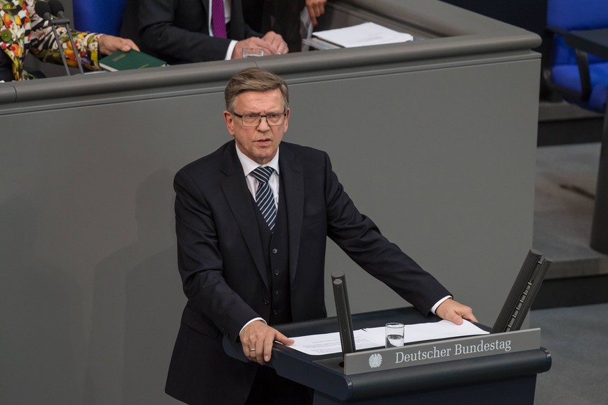 Berlin Politik Deutscher Bundestag Debatte im Deutschen Bundestag am Donnerstag den 19. April 2018 zum Thema Jahresberichte 2016 und 2017 des Wehrbeauftragten. Im Bild: Gerold Otten, Abgeordneter der  ...