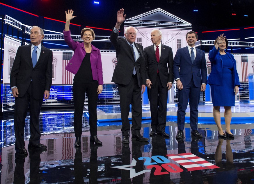 February 19, 2020, Las Vegas, Nevada, USA: From left, Democratic presidential candidates MICHAEL BLOOMBERG, ELIZABETH WARREN, BERNIE SANDERS, JOE BIDEN, PETE BUTTIGIEG and AMY KLOBUCHAR pose for photo ...