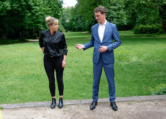 Mona Neubaur (Grüne) und Hendrik Wüst (CDU) wollen in NRW Ende Juni eine Koalition eingehen.