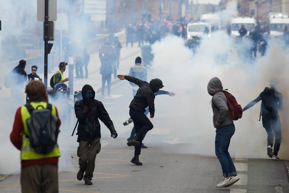December 4, 2018 - Toulouse, France - Students hurl stones on riot police who launch tear gas canisters. In solidarity with the Yellow Vests, highschool students took to the streets of Toulouse. Stude ...