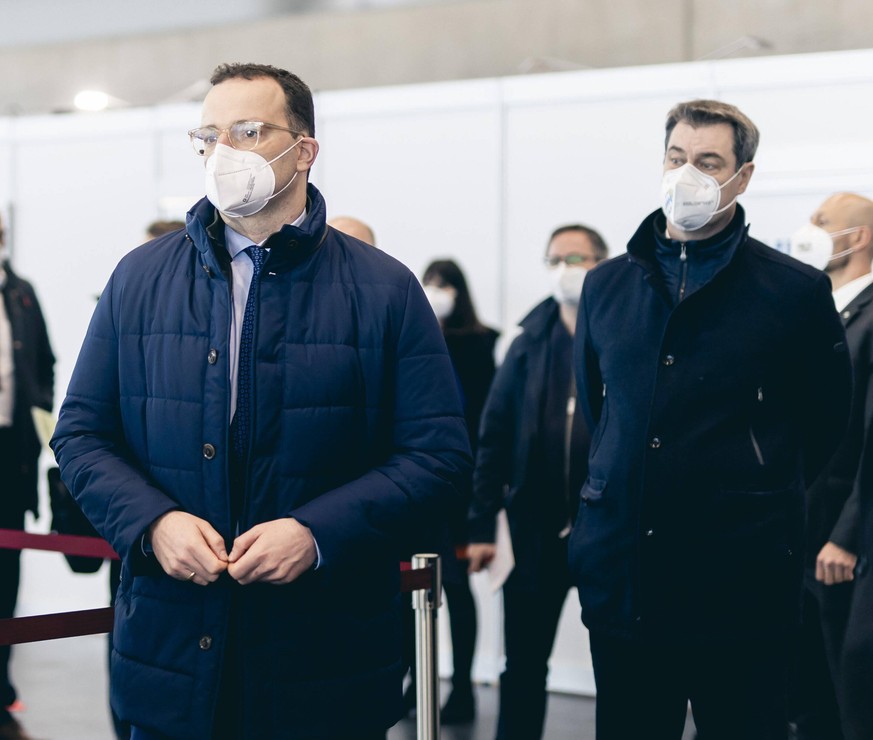 Bundesgesundheitsminister Jens Spahn CDU und der Ministerpraesident von Bayern, Markus Soeder CSU, besuchen das Impfzentrum im Messezentrum in Nuernberg, 11.12.2020. N