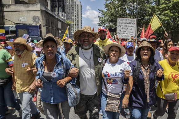 Menschen gingen in Venezuela auf die Straße nach dem Drohnen-Angriff auf den Präsidenten Maduro 