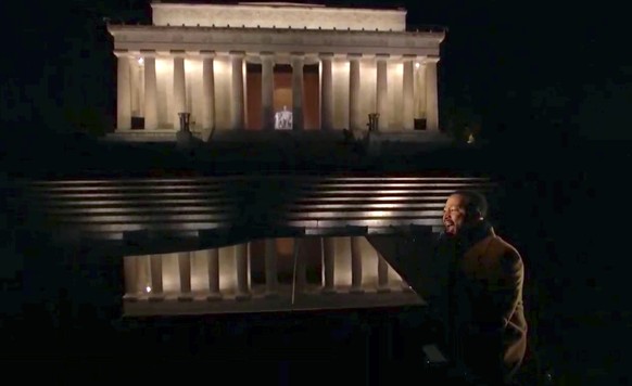 Was für ein Setting: John Legend vor dem Lincoln Memorial.