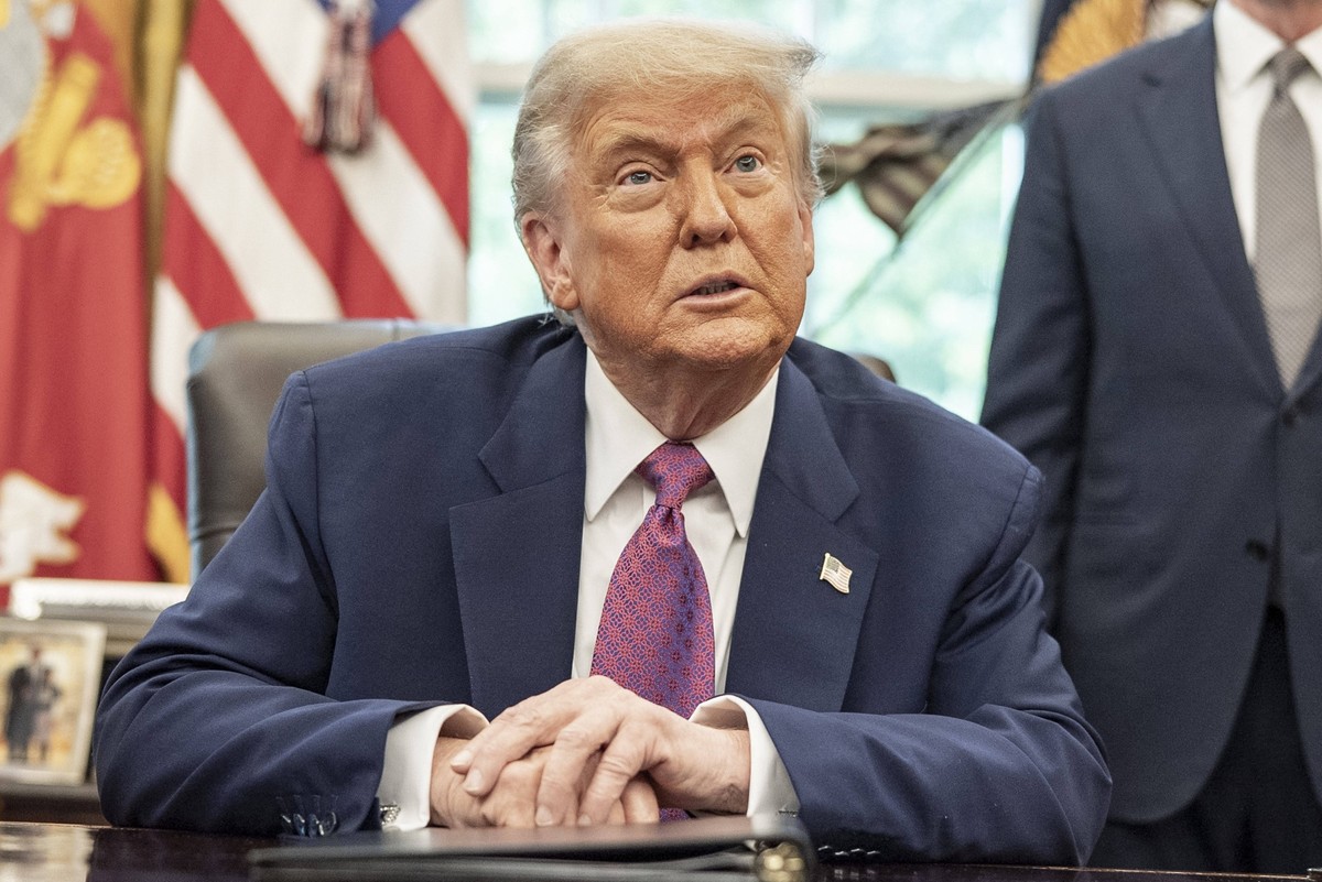US Presdient Trump Speaks in the Oval Office at the White House on Fires and LA Protests U.S. President Donald Trump speaks in the Oval Office at the White House, in Washington, DC on Tuesday, June 10 ...