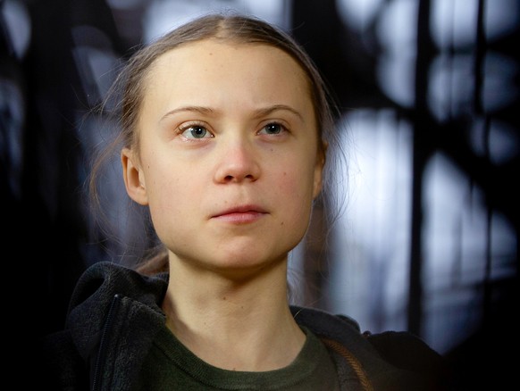 ARCHIV - 05.03.2020, Belgien, Brüssel: Greta Thunberg, schwedische Klimaaktivistin, spricht zu Journalisten, als sie zu einer Sitzung des Umweltrates im Gebäude des Europäischen Rates in Brüssel eintr ...