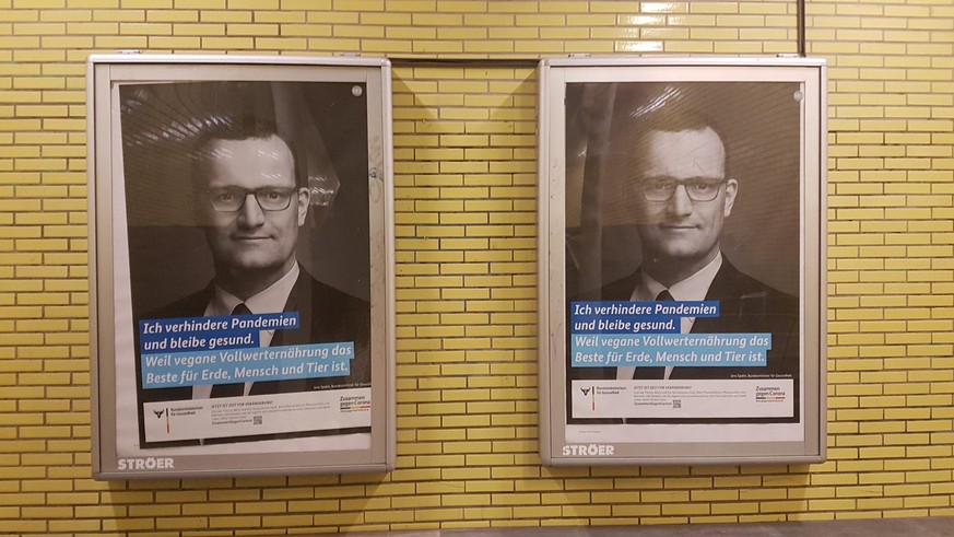 Plakate wie diese hier in München lassen derzeit glauben, Bundesgesundheitsminister Jens Spahn (CDU) mache sich für vegane Ernährung stark.