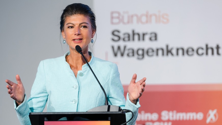 01.06.2024, Thüringen, Erfurt: Sahra Wagenknecht, Parteivorsitzende des BSW, spricht beim Parteitag des Bündnis Sahra Wagenknecht in der Arena Steigerwaldstadion. Das BSW hatte Mitte März einen Thürin ...