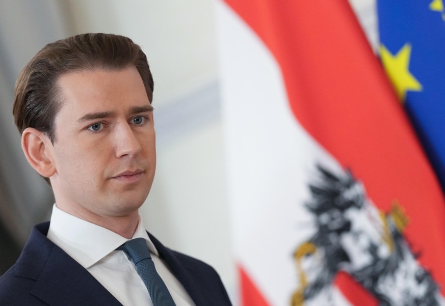 09.10.2021, Österreich, Wien: Sebastian Kurz (ÖVP), Bundeskanzler von Österreich, kommt, um ein Statement zur Regierungskrise im Bundeskanzleramt abzugeben. Kurz gab bekannt, dass er als Bundeskanzler ...