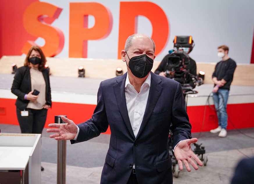 Bundeskanzler Olaf Scholz (SPD) nimmt am SPD-Bundesparteitag teil. Im Mittelpunkt der Veranstaltung steht die Wahl der neuen Vorsitzenden. Die rund 600 Delegierten kommen weitgehend digital zu dem Kon ...