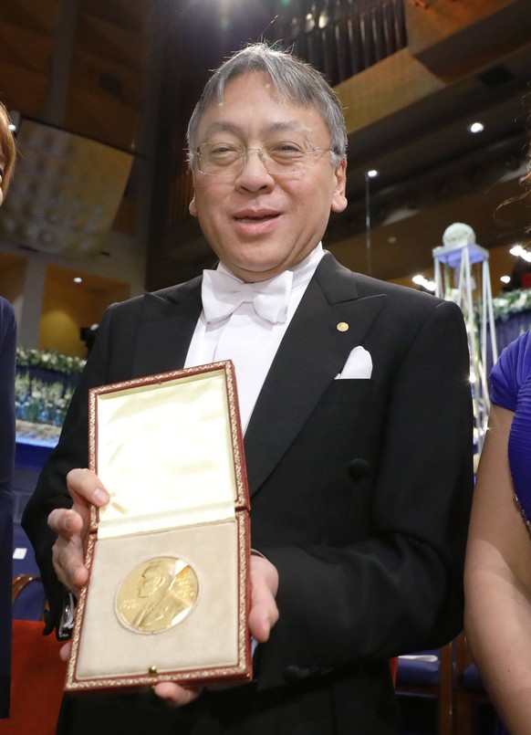 Bilder des Tages British novelist Ishiguro receives Nobel Prize in literature Japan-born British novelist Kazuo Ishiguro holds the 2017 Nobel Prize in literature medal after receiving it from Sweden s ...