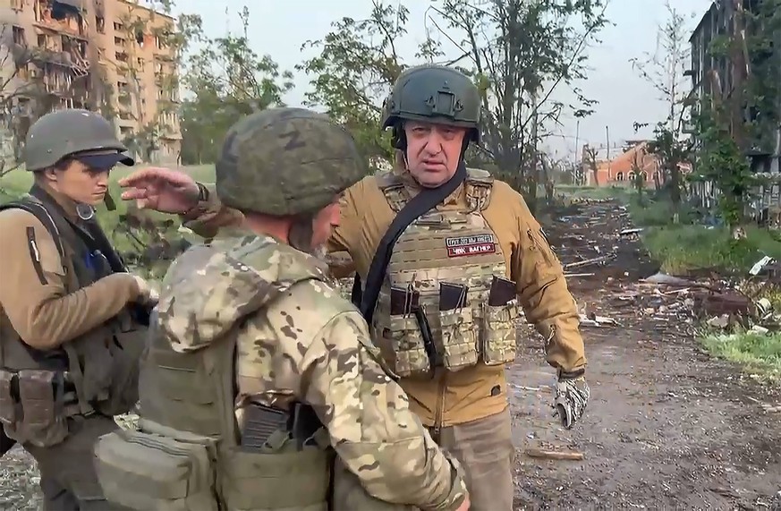 Wagner Group founder Yevgeny Prigozhin R addresses his units withdrawing from Bakhmut, the city captured from the Ukrainian Armed Forces. May 25, 2023. Wagner forces have begun withdrawing from Bakhmu ...