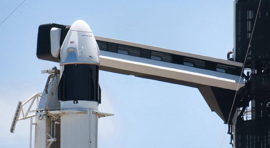 Elon Musk steht mit seinem Unternehmen SpaceX vor der ersten Beförderung von lebenden Passagieren.