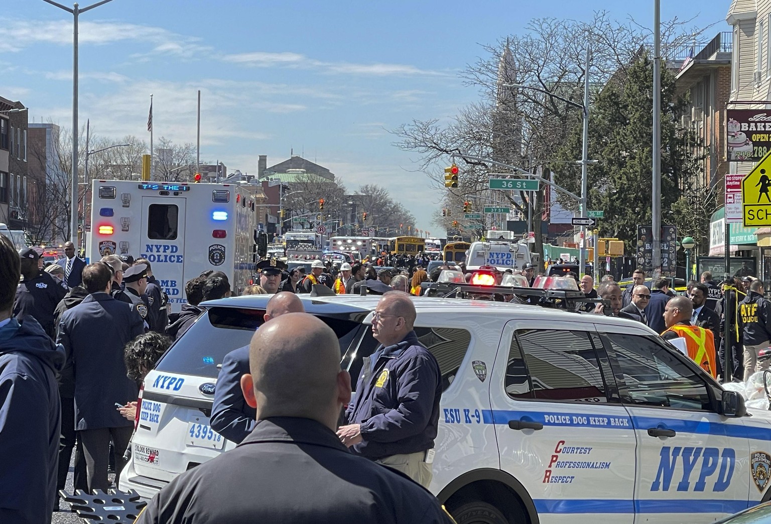 (220412) -- NEW YORK, April 12, 2022 (Xinhua) -- Photo taken with a mobile phone shows police and investigators working at a nearby street after a shooting took place at a subway station in Brooklyn,  ...