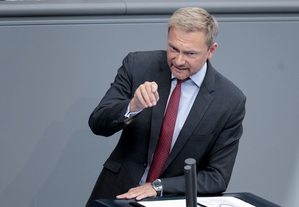 12.09.2018, Berlin: Christian Lindner, Fraktionsvorsitzender und Parteivorsitzender der FDP, spricht bei der Generaldebatte im Deutschen Bundestag. Hauptthema der 48. Sitzung der 19. Legislaturperiode ...