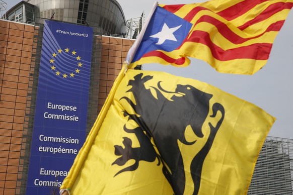 Illustration picture shows Catalan and Flemish flags, during a protest march of Catalans in Brussels, Sunday 25 March 2018. Today leader in exile Puigdemont was arrested in Germany. BELGA PHOTO NICOLA ...