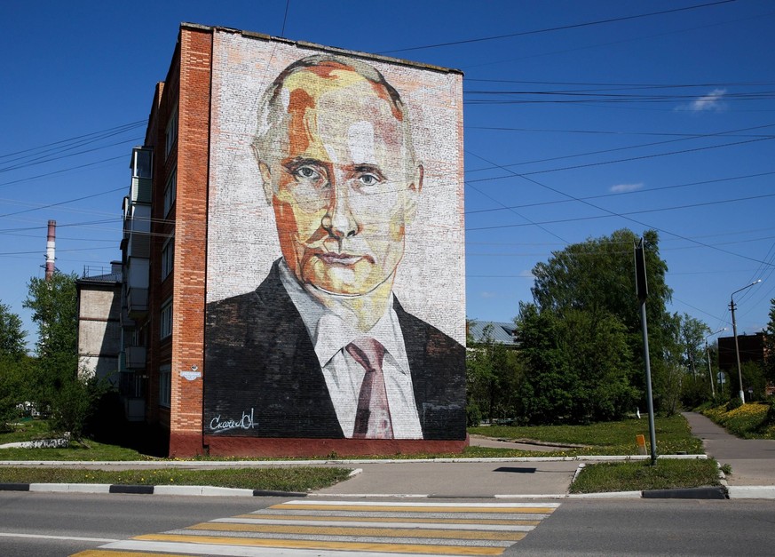 Ein Wandbild des russischen Präsidenten Wladimir Putin auf einem Gebäude in Kolomna, Russland.