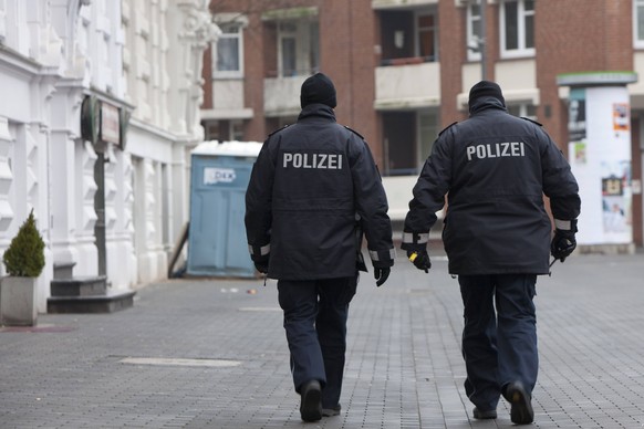 Polizeistreife auf St. Georg: Hier herrscht Kontaktaufnahmeverbot.