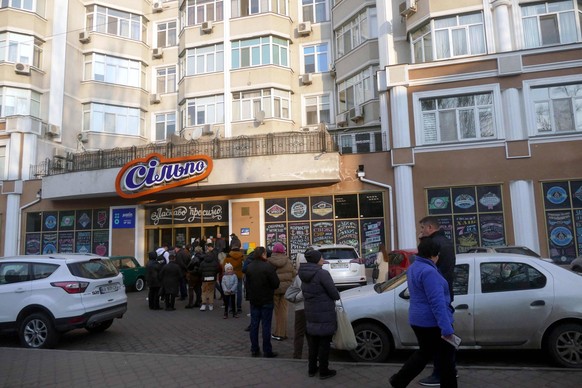 ODESA, UKRAINE - FEBRUARY 24, 2022 - People stand in a queue outside a supermarket, Odesa, southern Ukraine. Situation in Odesa Copyright: xYuliixZozuliax