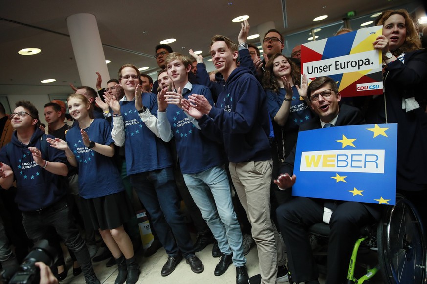 Reaktion von CDU und CSU Anhaenger zu den ersten Projektionen der Europawahl und der Buergschaft in Bremen beim Wahlabend zur Europawahl im Konrad Adenauer Haus in Berlin am 26. Mai 2019. Wahlabend zu ...