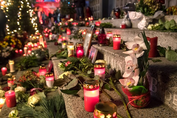 Mit einem stillen Gedenken ist am zweiten Jahrestag 19.12.2018 des Anschlags auf den Berliner Weihnachtsmarkt am Breitscheidplatz der Opfer gedacht worden. Am 19. Dezember 2016 hatte der tunesische Te ...