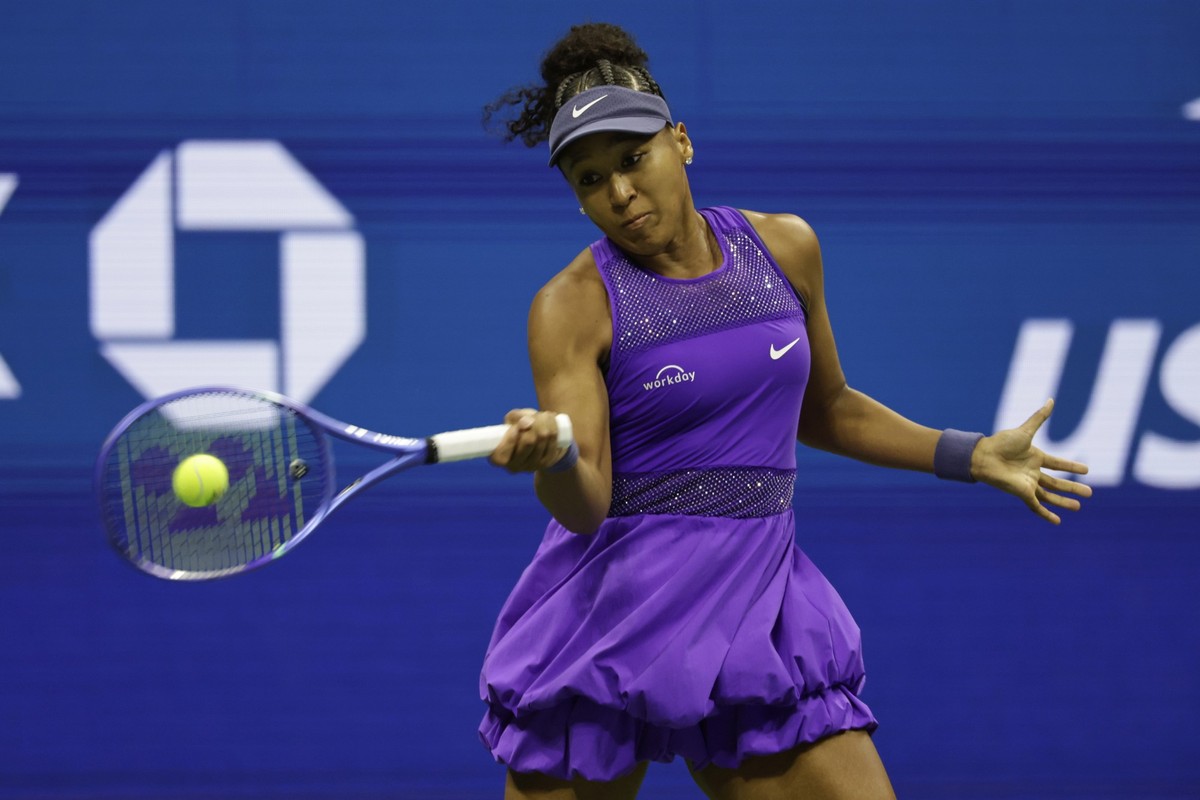 Naomi Osaka, of Japan, returns a shot to Karolina Muchova, of the Czech Republic, during the quarterfinal round of the U.S. Open tennis championships, Wednesday, Sept. 3, 2025, in New York. (AP Photo/ ...
