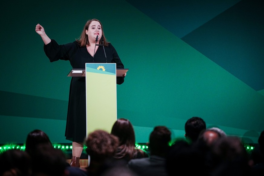 16.10.2022, Nordrhein-Westfalen, Bonn: Ricarda Lang, Bundesvorsitzende von Bündnis 90/Die Grünen, spricht beim Grünen-Bundesparteitag. Thema ist die «Klimakrise als Menschheitsaufgabe: für Klimaschutz ...