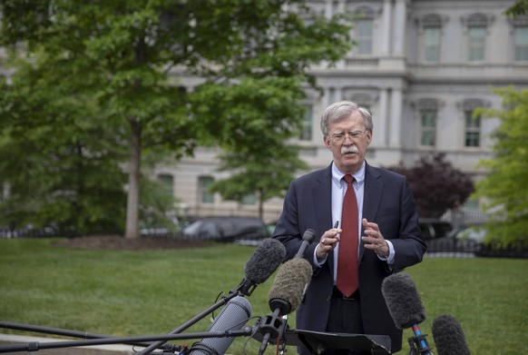 News Themen der Woche KW18 National Security Advisor John R. Bolton speaks to reporters and members of the media outside the West Wing at the White House on May 1, 2019 in Washington, D.C. PUBLICATION ...